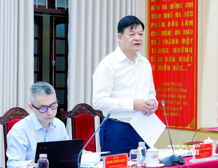Ủy viên Ủy ban Kiểm tra Trung ương Triệu Văn Chiến phát biểu tại cuộc làm việc. Ảnh: Phạm Bằng