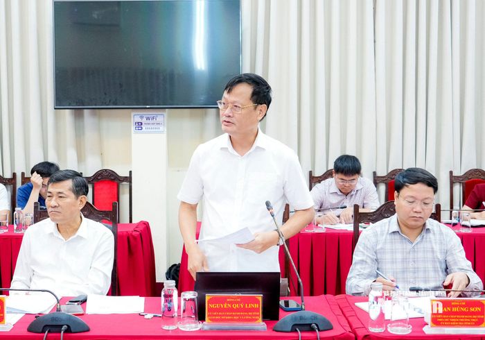 Giám đốc Sở Khoa học và Công nghệ Nguyễn Quý Linh báo cáo tại cuộc làm việc. Ảnh: Phạm Bằng