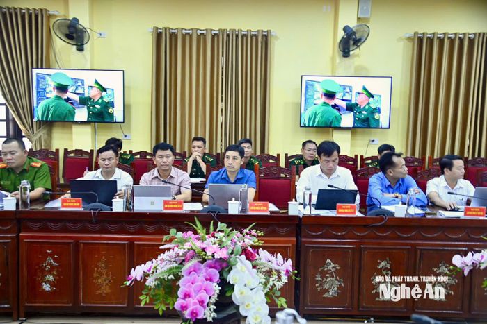 Đại diện lãnh đạo các xã biên giới tham dự tại điểm cầu Nghệ An. Ảnh: Bùi Thọ