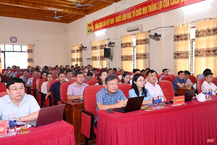Các đại biểu tham dự hội nghị.