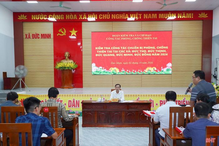 Đoàn công tác nghe báo cáo của 5 xã về công tác phòng, chống thiên tai năm 2026.