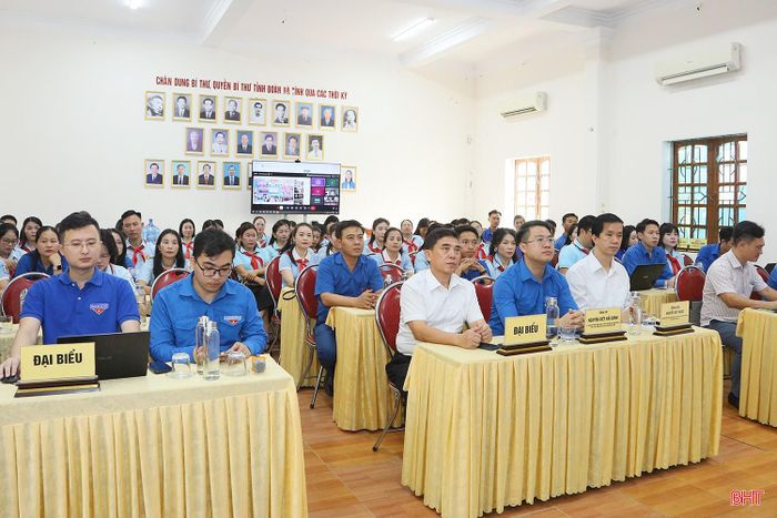 Các đại biểu tham dự hội nghị.