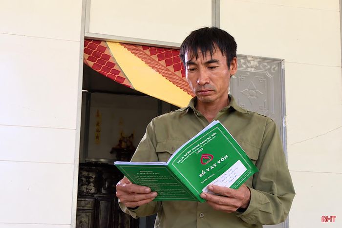 Anh Nguyễn Văn Đoài một mình chăm lo cho ba người con trong khi sức khỏe không tốt.