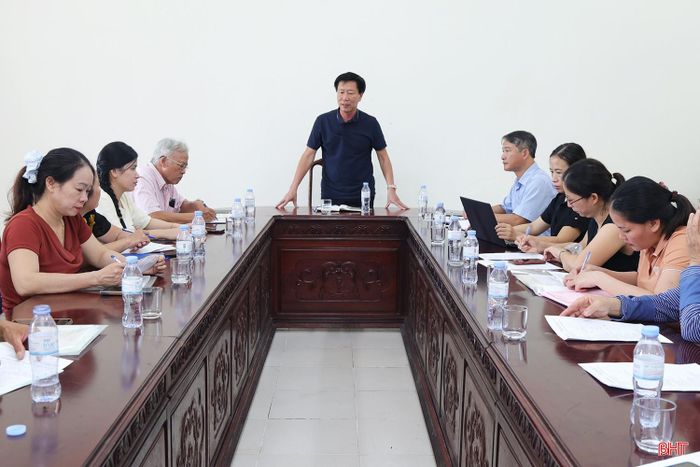 Đoàn công tác Liên minh HTX tỉnh Hà Tĩnh khảo sát tại xã Lộc Hà.