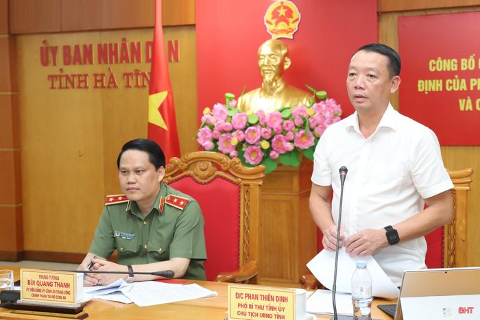 Đồng chí Phan Thiên Định - Phó Bí thư Tỉnh ủy, Chủ tịch UBND tỉnh phát biểu tại hội nghị.