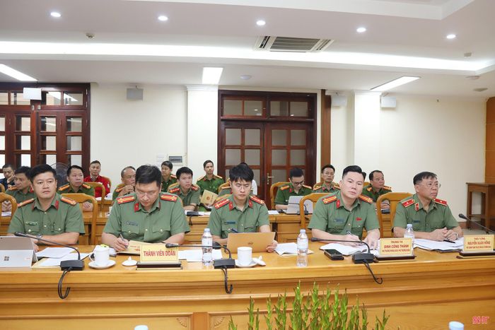 Đoàn thanh tra dự hội nghị.