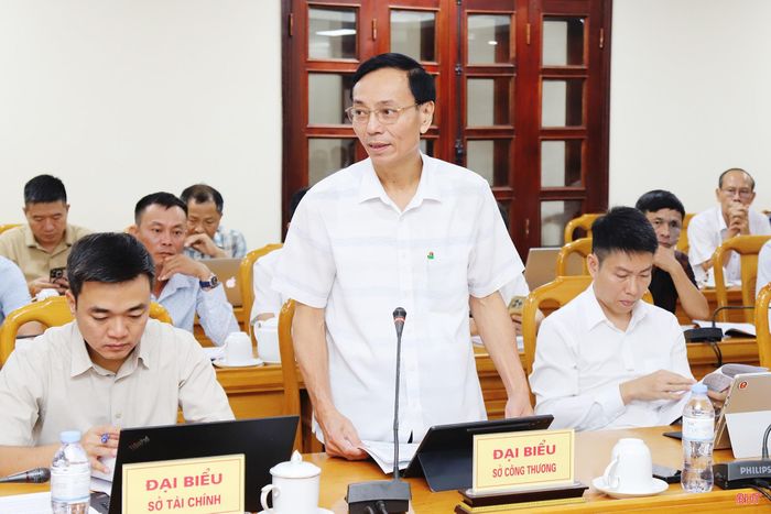 Đồng chí Lê Trung Phước - Giám đốc Sở Công Thương phát biểu tại hội nghị.