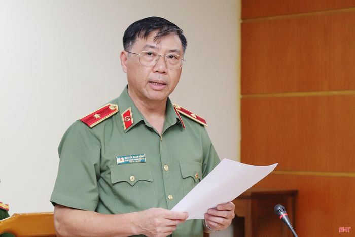 Thiếu tướng Nguyễn Xuân Hồng - Phó Chánh Thanh tra Bộ Công an, Trưởng đoàn thanh tra công bố quyết định thanh tra.