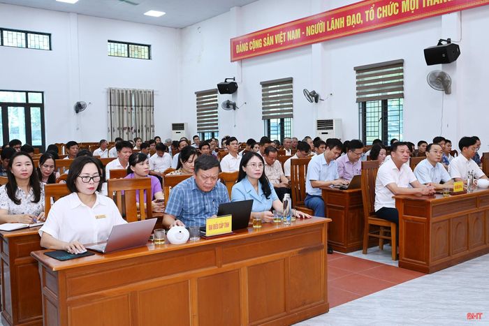 Các đại biểu tham dự hội nghị.