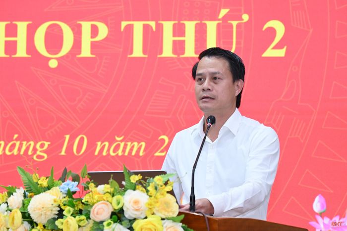 Ông Nguyễn Tiến Thắng – cử tri xã Đức Minh phản ánh thực trạng một số bất cập trong thực hiện thủ tục hành chính công trực tuyến.