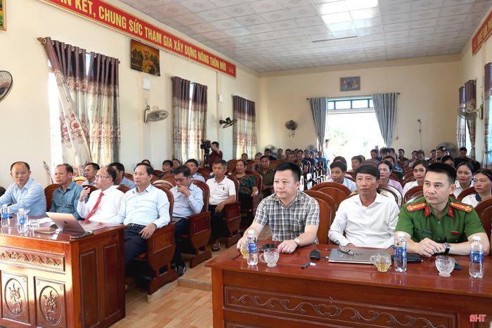 Các đại biểu tham dự buổi lễ.