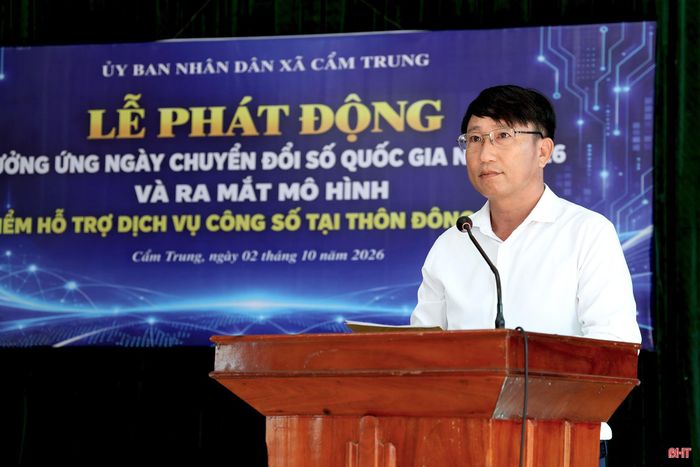 Phó Chủ tịch UBND xã Cẩm Trung Nguyễn Văn Tiến phát biểu khai mạc buổi lễ.