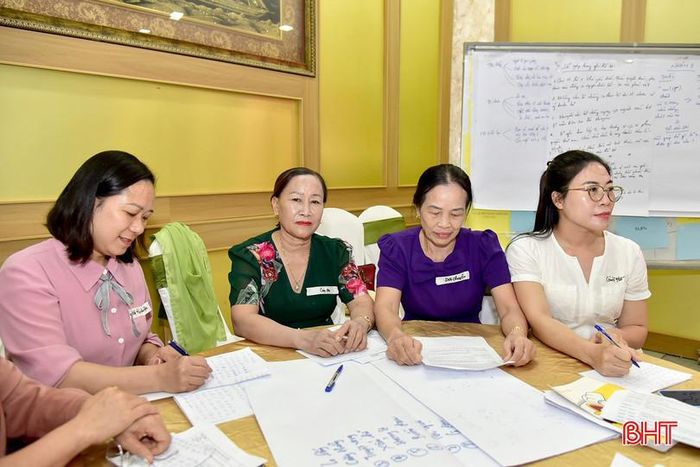 Các học viên tham gia chương trình tập huấn.