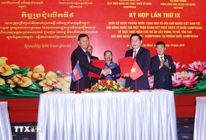 Nghi lễ ký biên bản Kỳ họp. (Ảnh: Xuân Khu/TTXVN)
