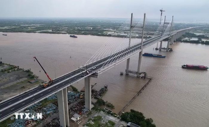 Cầu Phước Khánh trên cao tốc Bến Lức-Long Thành, bắc qua sông Đồng Nai, nối thành phố Đồng Nai với Thành phố Hồ Chí Minh. (Ảnh: Công Phong/TTXVN)