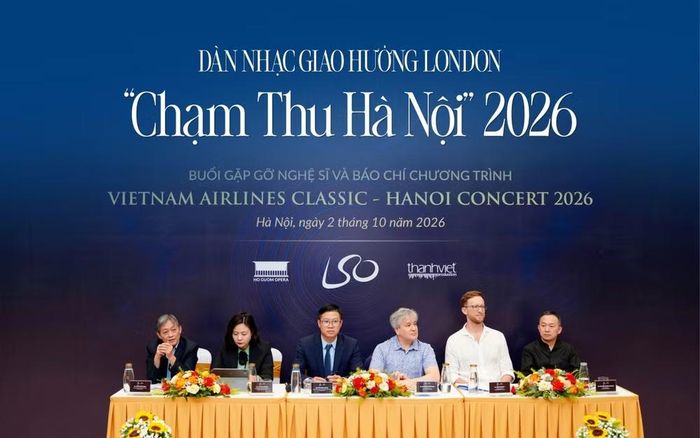 Đại diện Ban Tổ chức và Dàn nhạc Giao hưởng London gặp gỡ báo chí ngay trước thềm hòa nhạc.(Ảnh: CTV/Vietnam+)