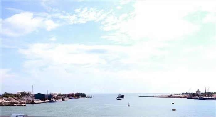 Cảng Cửa Việt - cửa ngõ giao thương đường biển quan trọng của Quảng Trị trong phát triển kinh tế biển của địa phương.