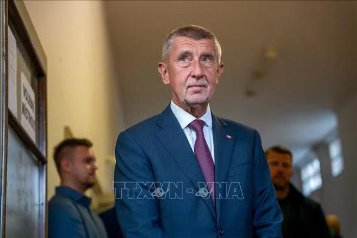 Ông Andrej Babis, lãnh đạo đảng ANO tại một điểm bỏ phiếu bầu Quốc hội ở Ostrava, CH Séc, ngày 3/10/2025. Ảnh tư liệu: THX/TTXVN phát