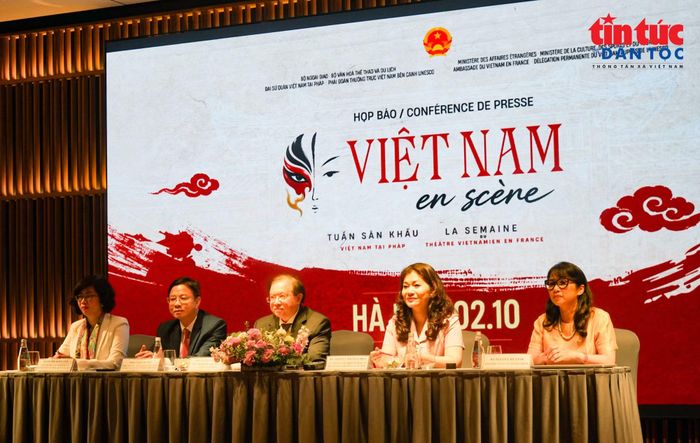 Ban Chủ trì họp báo giới thiệu Tuần Sân khấu Việt Nam tại Pháp 2026.