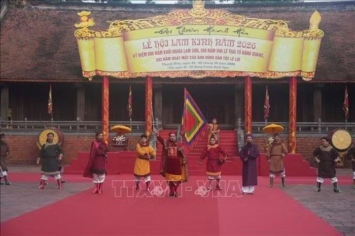 Chương trình nghệ thuật đã tái hiện một giai đoạn lịch sử hào hùng với những dấu mốc tiêu biểu của cuộc khởi nghĩa Lam Sơn. Ảnh: Hoa Mai/TTXVN
