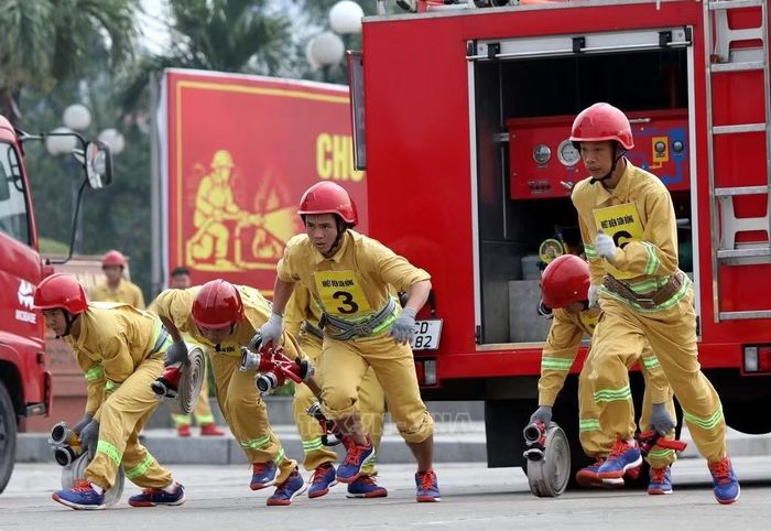 Phần thực hiện các thao tác Phòng cháy chữa cháy và Cứu nạn cứu hộ tại Hội thi thể thao nghiệp vụ chữa cháy và cứu nạn, cứu hộ lực lượng Phòng cháy, chữa cháy và Cứu nạn cứu hộ chuyên ngành và các đơn vị có xe chữa cháy tỉnh Bắc Ninh năm 2026. Ảnh minh họa: Danh Lam/TTXVN