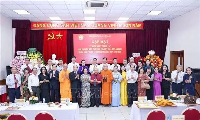 Hội Khuyến học Việt Nam tổ chức buổi gặp nhân kỷ niệm 30 năm Ngày thành lập Hội, để đánh giá lại kết quả hoạt động trong thời gian qua; đồng thời cũng là dịp để chúng ta nói lời cảm ơn, tri ân những tập thể, cá nhân đã có nhiều đóng góp cho công tác Khuyến học của Hội.Ảnh: Thanh Tùng/TTXVN