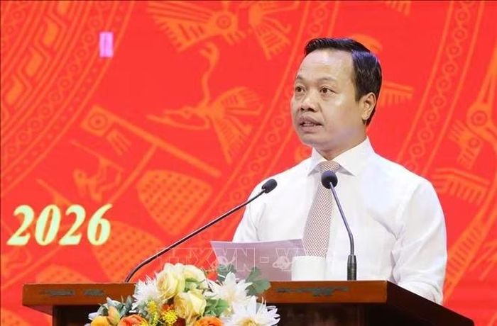 Đồng chí Trần Tiến Dũng, Bí thư Tỉnh ủy Điện Biên, phát biểu tại Hội nghị.