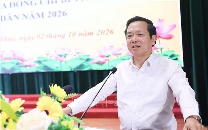Ủy viên Trung ương Đảng, Bí thư Tỉnh ủy Hưng Yên Phạm Quang Ngọc trả lời các ý kiến, kiến nghị của người dân tại Hội nghị. Ảnh: Thế Duyệt/TTXVN.