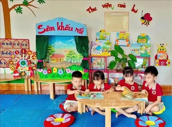 Giờ học tại thư viện của trẻ tại Trường Mầm non Quang Hưng, xã Quang Hưng, tỉnh Ninh Bình.
