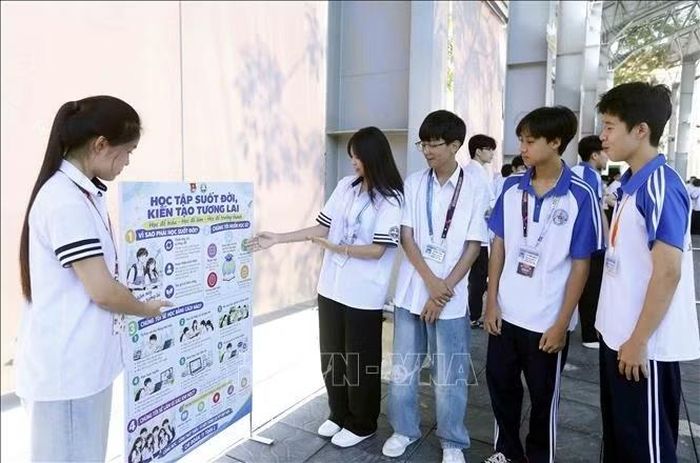 Mô hình học tập suốt đời của học sinh Trường THPT Chuyên Sơn La.