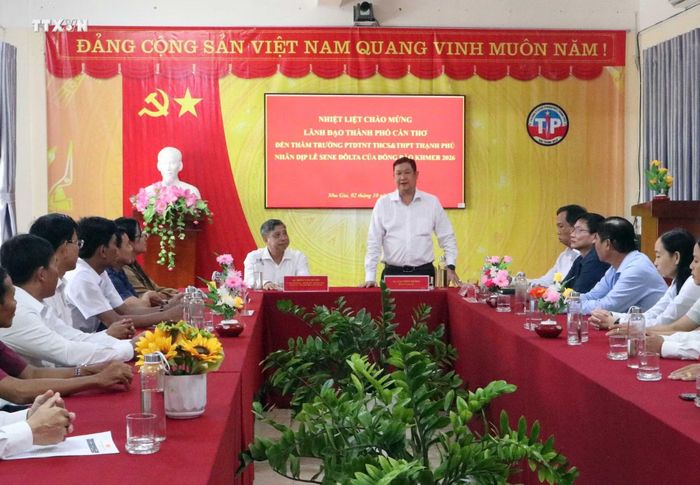 Lãnh đạo thành phố Cần Thơ thăm và chúc mừng Sene Dolta 2026 tại Trường Phổ thông Dân tộc nội trú Trung học cơ sở và Trung học phổ thông Thạnh Phú (xã Nhu Gia).