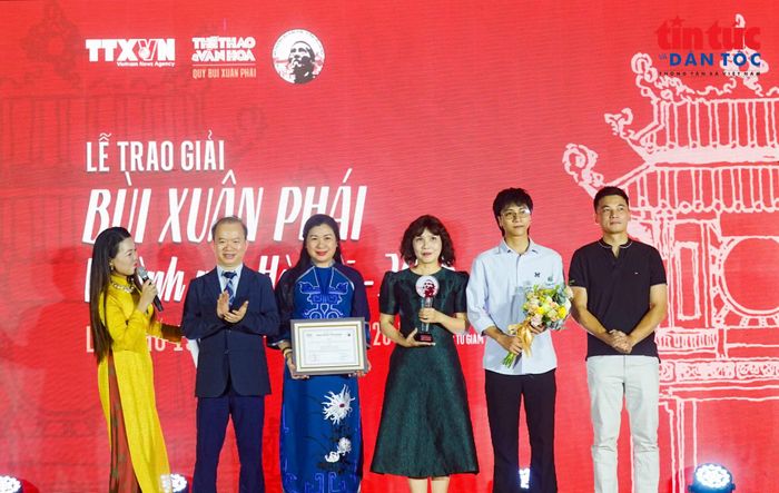 Vở kịch “Quân khu Nam Đồng” của Nhà hát Tuổi trẻ Việt Nam vinh dự được Tặng thưởng tại Lễ trao giải.