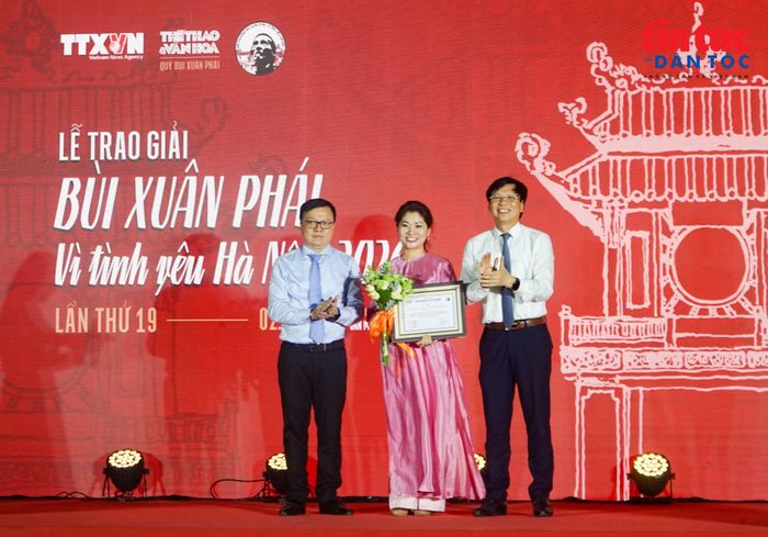 Giải Việc làm được trao cho Lễ hội Văn hóa Thế giới tại Hà Nội lần thứ nhất năm 2025, do Bộ Văn hóa, Thể thao và Du lịch phối hợp với Bộ Ngoại giao và UBND thành phố Hà Nội tổ chức.