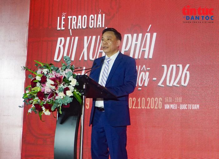 Tổng biên tập Báo Thể thao và Văn hóa Nguyễn Thiện Thuật phát biểu tại lễ trao giải thưởng.