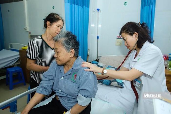 Bộ Y tế đề nghị Ủy ban nhân dân các tỉnh, thành phố trực thuộc Trung ương tăng cường lãnh đạo, chỉ đạo công tác chăm sóc sức khỏe người cao tuổi.