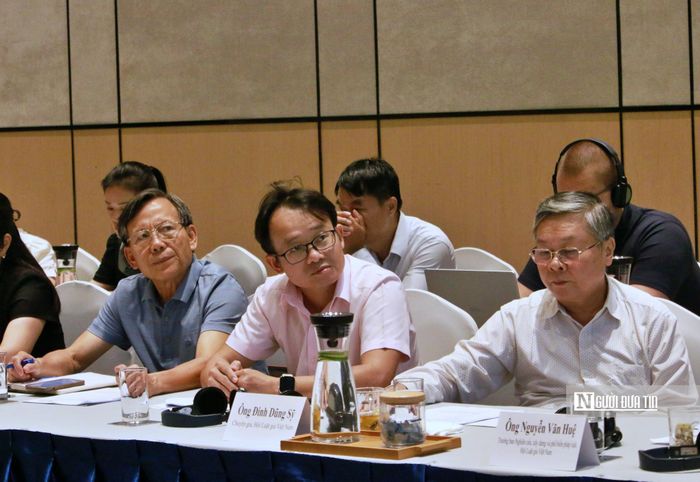 Các đại biểu tham dự hội nghị. 