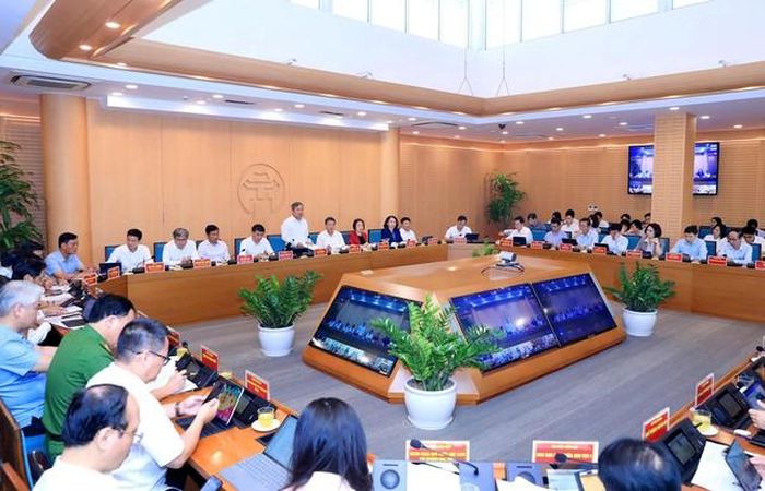 Chủ tịch UBND Thành phố Hà Nội Vũ Đại Thắng chủ trì phiên họp UBND Thành phố thường kỳ tháng 10 (Ảnh: Viết Thành).