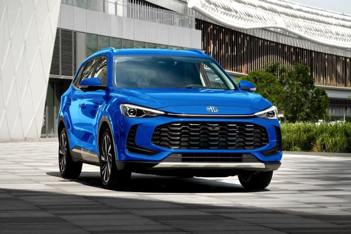MG ZS thế hệ mới thay đổi mạnh về thiết kế, nổi bật với lưới tản nhiệt cỡ lớn và cụm đèn trước thanh mảnh. Ảnh: MG.