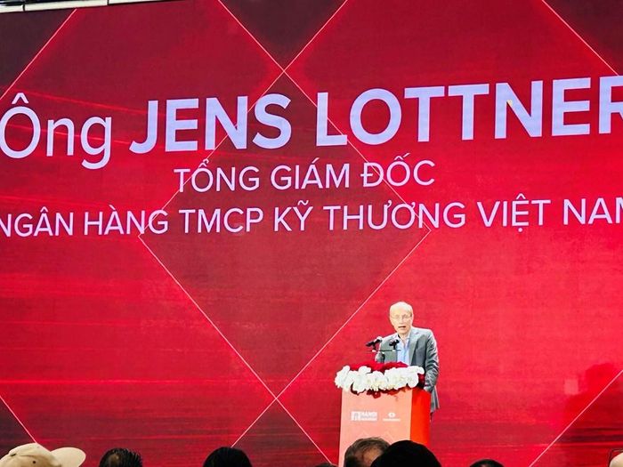 Ông Jens Lottner, Tổng Giám đốc Techcombank phát biểu. Ảnh: Thảo Nguyên