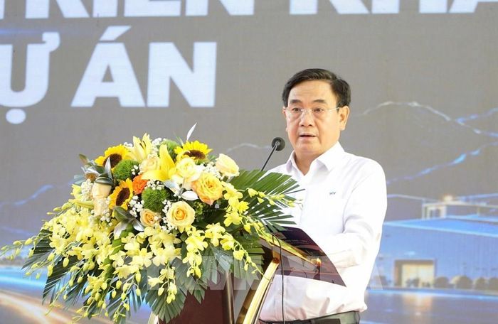 Ông Nguyễn Hoàng Trung, Thành viên Hội đồng thành viên Tập đoàn công nghiệp Than – Khoáng sản Việt Nam, phát biểu. Ảnh: Chu Hiệu-TTXVN 