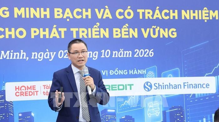 Ông Lê Xuân Đồng, Giám đốc Điều hành Khối Nghiên cứu thị trường & Tư vấn, Công ty Cổ phần FiinGroup Việt Nam thông tin về xu hướng thị trường tài chính tiêu dùng Việt Nam. Ảnh: Hứa Chung - TTXVN 