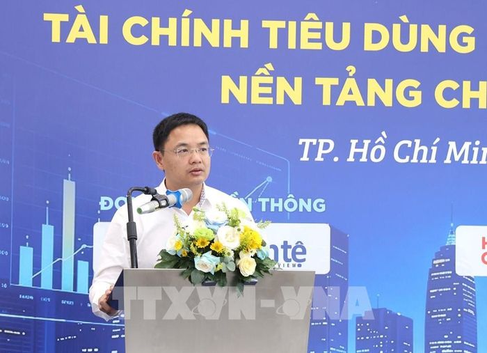 Ông Lê Đức Hải, Phó Tổng Giám đốc MCredit tham luận với chủ đề “Phát triển tài chính tiêu dùng bền vững – Cho vay đúng hơn”. Ảnh: Hứa Chung - TTXVN 