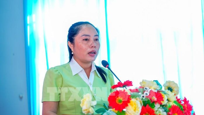 Cử tri Nguyễn Thị Phương Thảo, Phó Giám đốc Trung tâm cung ứng dịch vụ sự nghiệp công xã Hòa Hội, kiến nghị Quốc hội quan tâm, rà soát, hoàn thiện chính sách đối với đội ngũ viên chức tại các đơn vị sự nghiệp công lập. Ảnh: Minh Phú – TTXVN