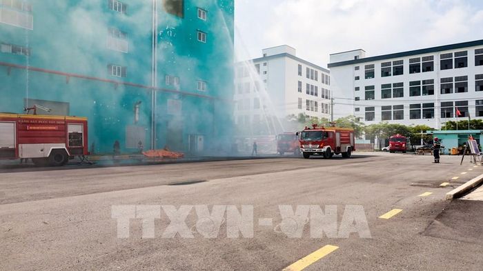 Các phương tiện chữa cháy, cứu nạn, cứu hộ được huy động tham gia diễn tập tại Công ty TNHH Sợi, Dệt Nhuộm Unitex, Khu công nghiệp Thành Thành Công, phường Trảng Bàng, tỉnh Tây Ninh. Ảnh: Minh Phú – TTXVN