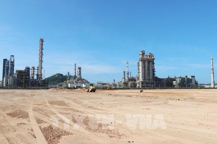 Trong 6 tháng tỉnh Quảng Ngãi cấp cho chủ đầu tư dự án san lấp Dự án nâng cấp mở rộng Nhà máy lọc dầu Dung Quất 2,3 triệu m3 đất . Ảnh: Phạm Cường-TTXVN