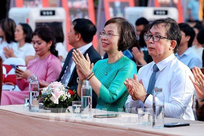 Phó Trưởng Ban Tuyên giáo Trung ương, Tổng Giám đốc TTXVN Vũ Việt Trang và đại biểu dự Lễ trao Giải Bùi Xuân Phái – Vì tình yêu Hà Nội lần thứ 19 năm 2026 tại Văn Miếu – Quốc Tử Giám. Ảnh: Phạm Tuấn Anh - TTXVN