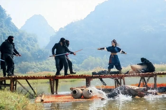 Bên cạnh những lời khen về hình ảnh và hành động, bộ phim cũng nhận một số ý kiến trái chiều về kịch bản và cách phát triển nhân vật.