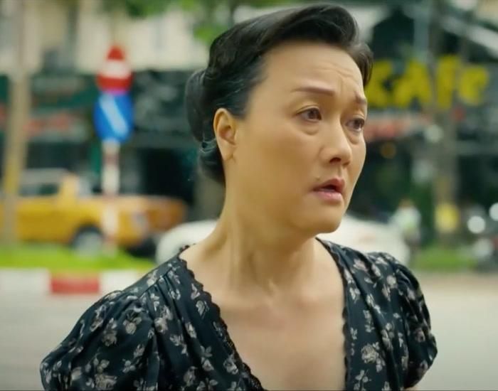 Bà Ngọc bất ngờ ngất xỉu giữa đường sau khi chứng kiến nhóm trẻ con xảy ra mâu thuẫn. Ảnh: NSX