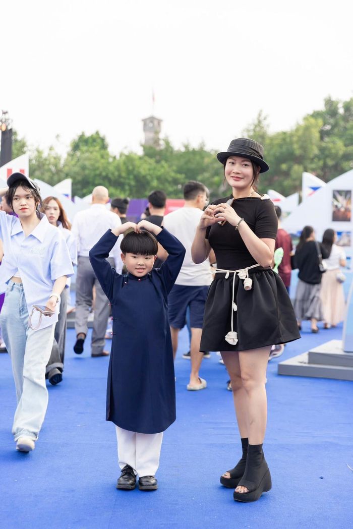 Chị Trần Thanh Hưởng cùng con trai