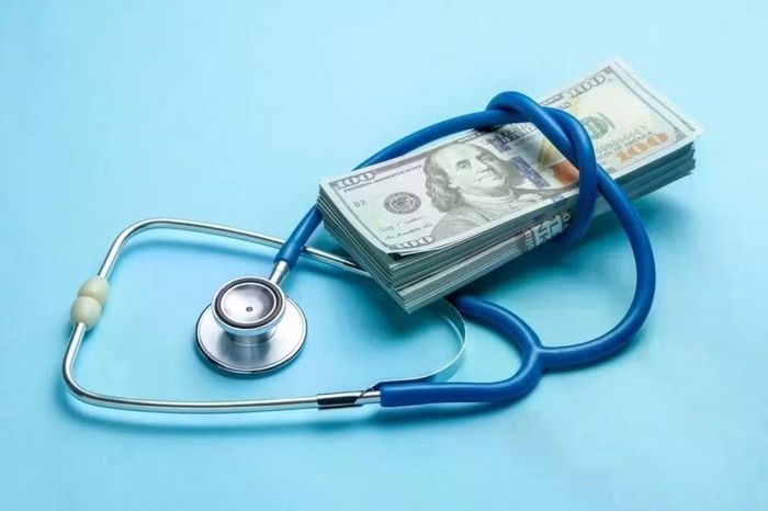 Trong các khoản chi tiêu, chi phí cho sức khỏe cũng cần được tính đến dù không phải tháng nào cũng phát sinh